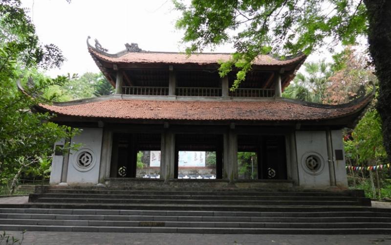 Hình ảnh minh họa sự phát triển của chùa Vạn Linh qua các giai đoạn lịch sử, từ am nhỏ đến ngôi chùa bề thế.