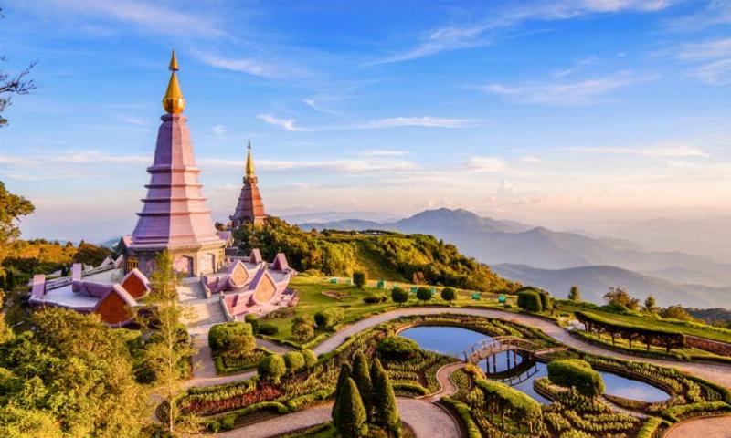 Khách sạn sang trọng tại Chiang Mai với kiến trúc hiện đại và tiện nghi cao cấp.