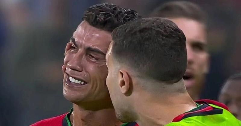Jan Oblak cản phá bóng