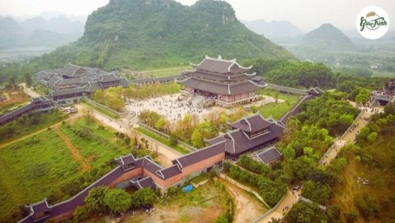 Không khí đông đúc, trang nghiêm của lễ hội chùa Bái Đính vào mùa xuân, thu hút đông đảo Phật tử và du khách