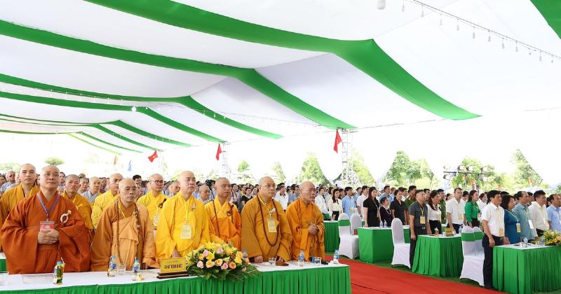 Tuân thủ quy tắc khi tham quan Chùa Phúc Lâm