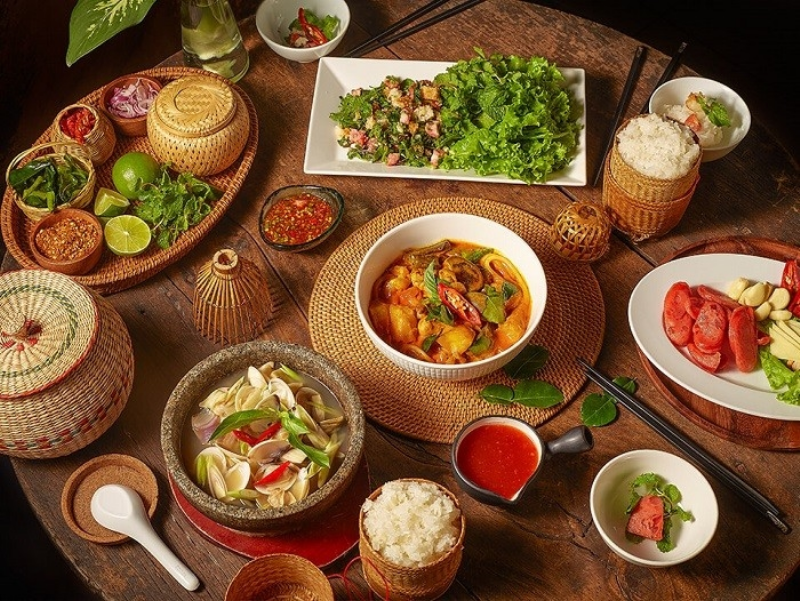 Thưởng thức ẩm thực đặc trưng khi du lịch Lào