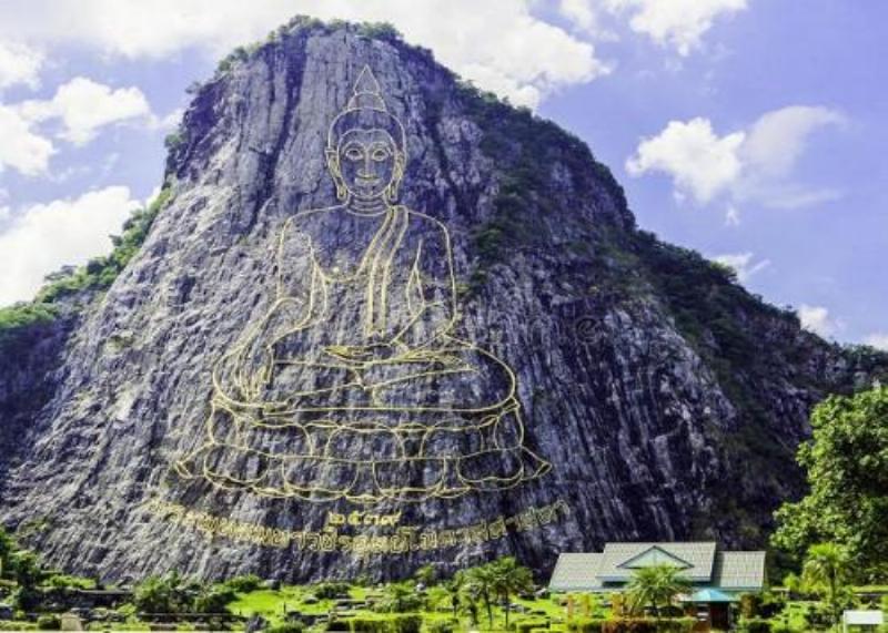 Đội ngũ tư vấn của Dalaco Travel hỗ trợ khách hàng lên kế hoạch khám phá các công trình kiến trúc biểu tượng.