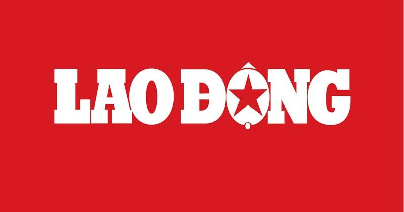 Một cảnh đông đúc bên trong hoặc bên ngoài nhà ga tàu điện ngầm New York, thể hiện sự nhộn nhịp của hệ thống giao thông công cộng
