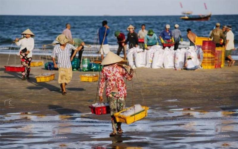Thưởng thức hải sản tươi ngon và đa dạng tại bãi biển Long Hải Vũng Tàu