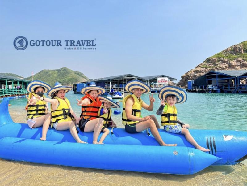 Du khách lặn biển ngắm san hô tại Hòn Khô, biển Quy Nhơn