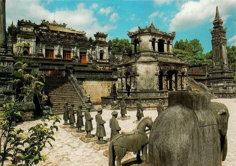 Những công trình kiến trúc biểu tượng quốc gia của Việt Nam, thể hiện lịch sử, văn hóa và bản sắc dân tộc.