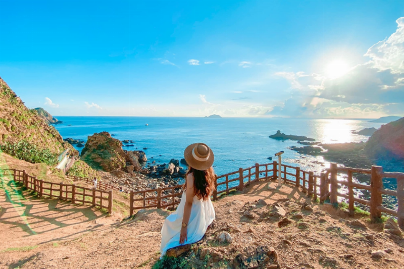 Vẻ đẹp hoang sơ và nước biển xanh ngọc bích của Kỳ Co, được ví như Maldives Việt Nam