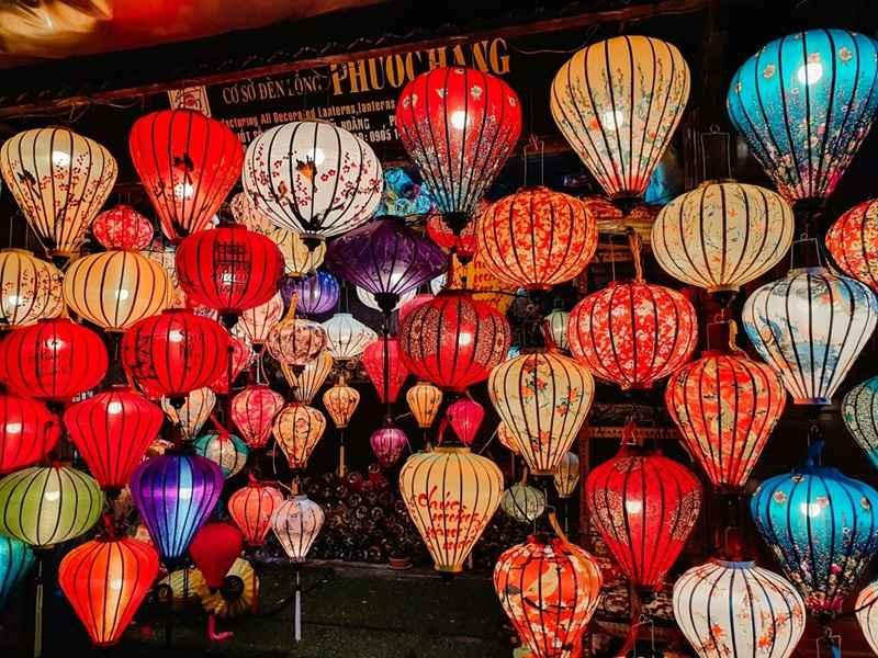 Đèn lồng lung linh sắc màu tại Phố cổ Hội An về đêm