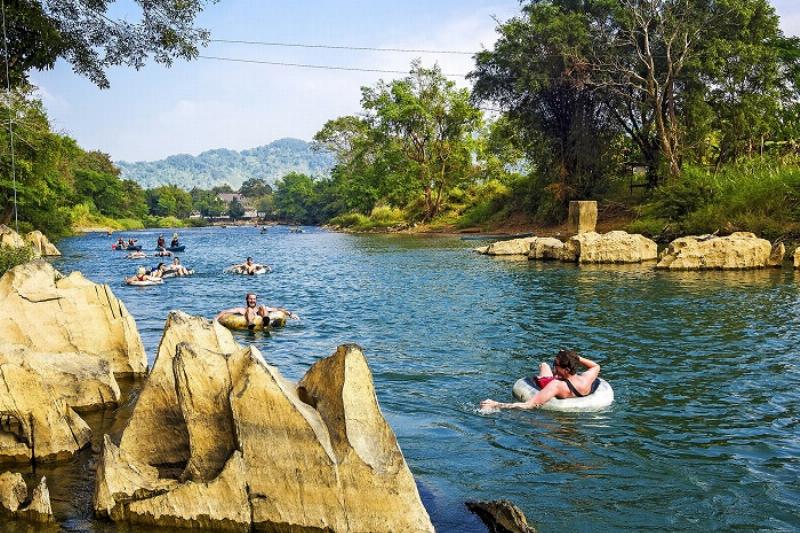 Khám phá Vang Vieng đầy mạo hiểm khi du lịch Lào